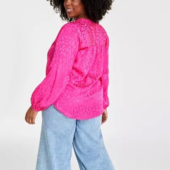 On 34th Women's Plus Size Button Front Pink Jacquard Long Sleeved Shirt NWT - Picture 3 of 9